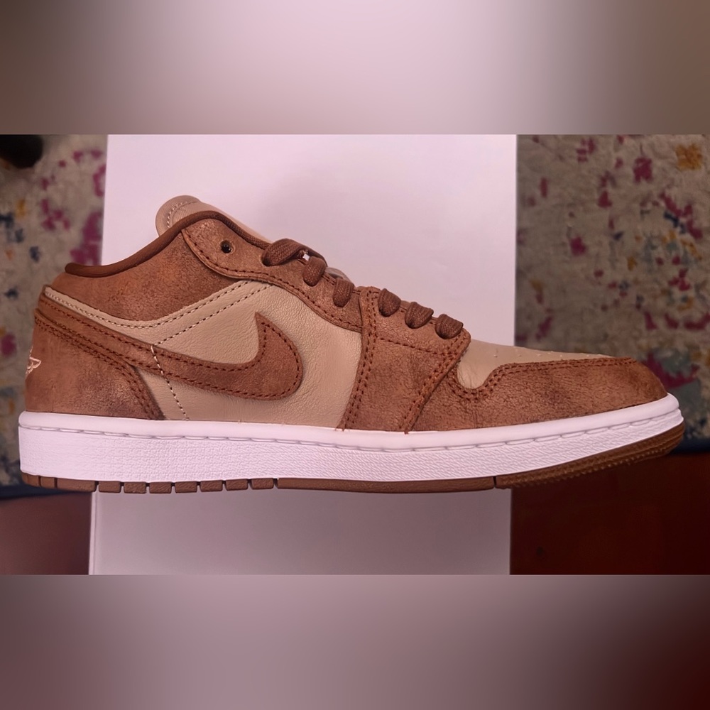[FJ3453-200] Womens Air Jordan RETRO 1 LOW SE 'LEGEND MD BROWN COFFEE'